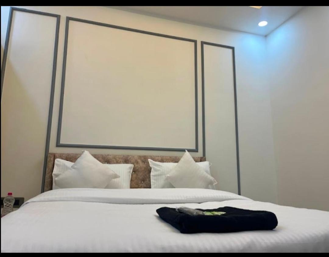 Neon Towe Hotel 2*