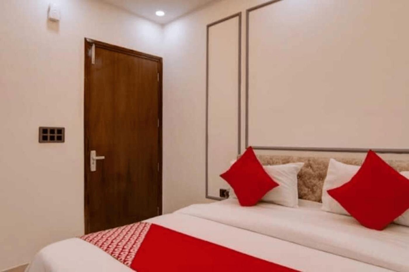 Hotel Neon Towe